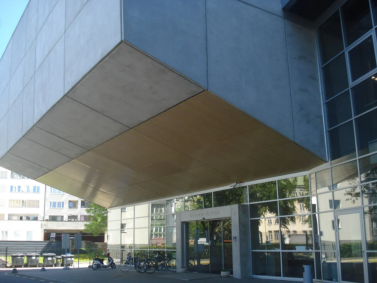 Ingang van het Mare-gebouw van de Universiteit van Tallinn, waar Eve Kikas als onderwijspsycholoog werkt.